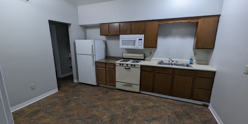 Massillon Apartment: 308 Erie St S