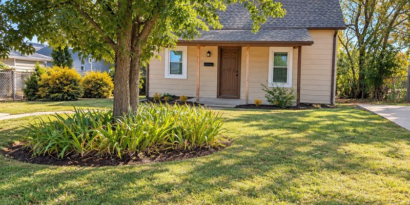 Chickasha House: 925 S 3rd St