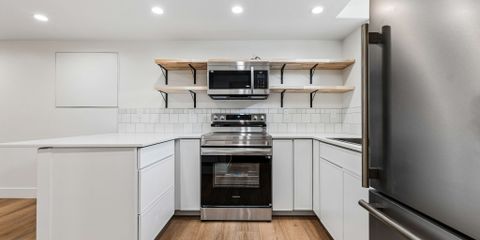 16-web-or-mls-669 E. 8th ave -16.jpg