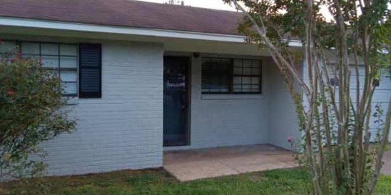 Winfield Apartment: 154 Shades Ave