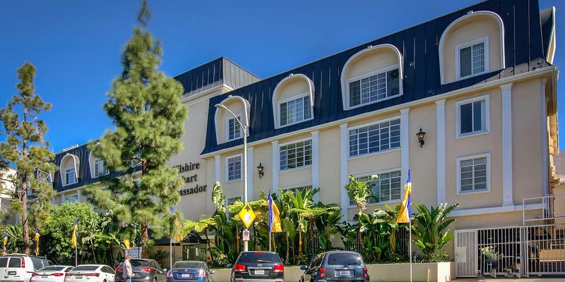 Los Angeles House: 410 S Hobart Blvd