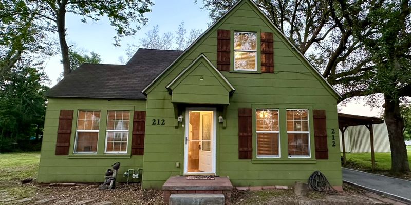 Baytown House: 212 W. Hunnicutt Ave #1 Baytown, TX 77520