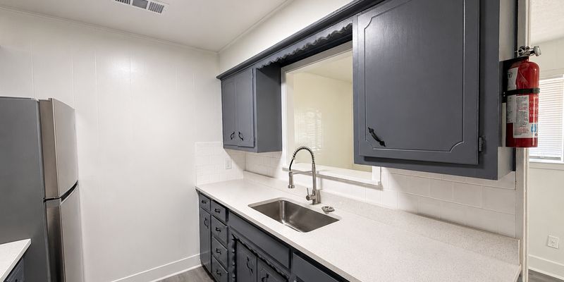 Commerce Apartment: 2002 Washington St