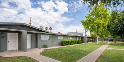 property - outside - courtyard 2.jpg