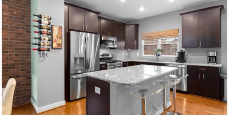 Hyattsville House: 5815 Lustine St