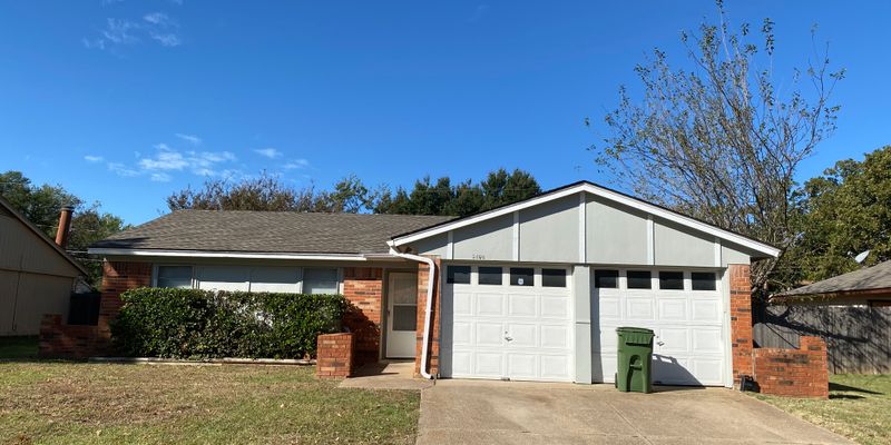 Arlington House: 5808 Woodsetter Ln