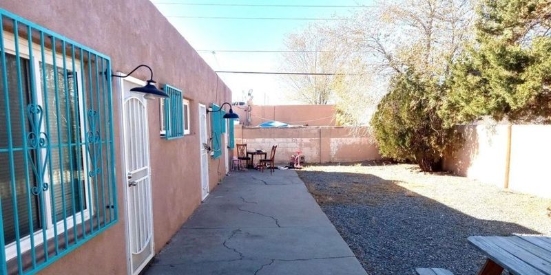 Albuquerque Apartment: 525 Mesilla St SE