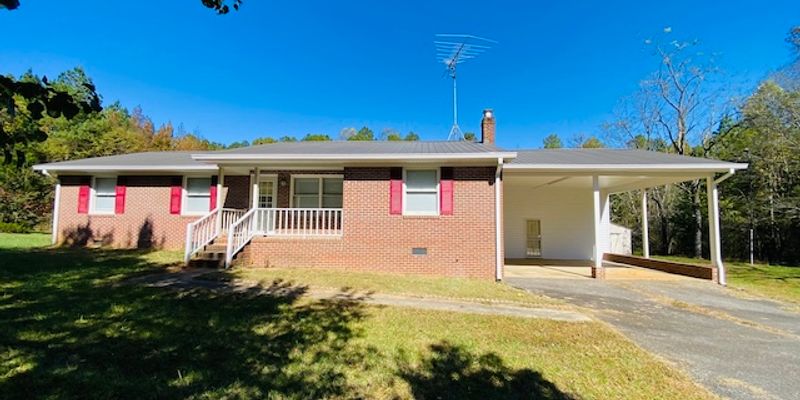 La Crosse House: 573 Gaulding Rd