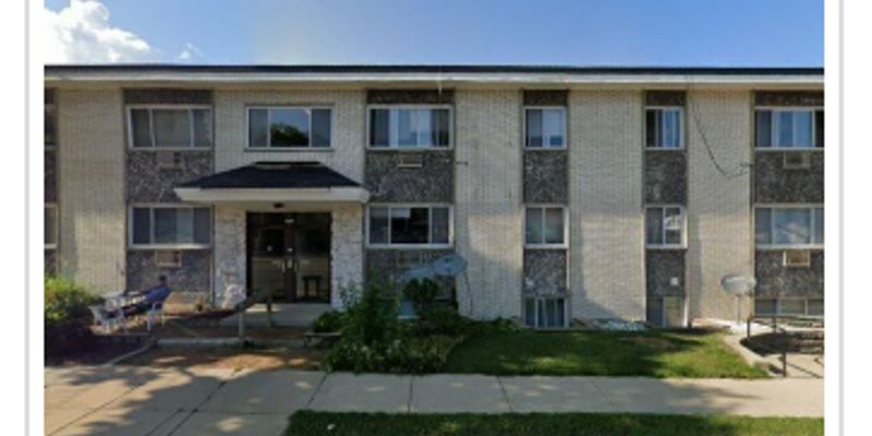 West Allis Apartment: 6914 W Lincoln Ave