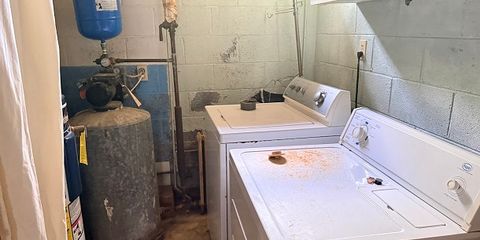 oakwood basement laundry.jpg