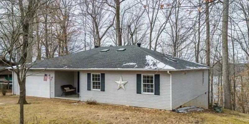 Manchester House: 18 Fire Lake Dr
