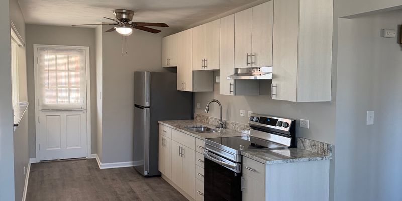 Hinsdale Apartment: 5500 S Madison St