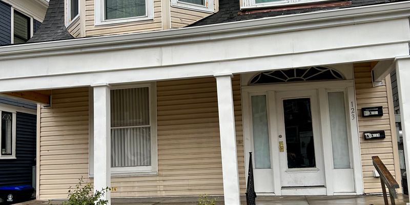 Louisville Apartment: 123 E Burnett Ave