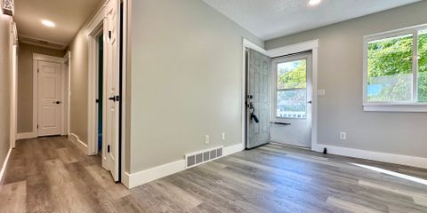 Front Door:Entry:Hallway.jpeg