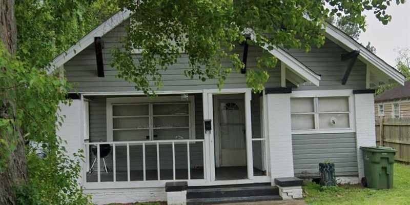 Montgomery House: 2808 Thrasher St