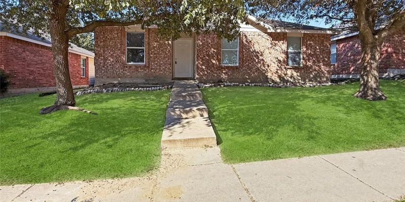 Dallas House: 745 Grambling Dr