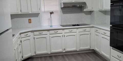 Kitchen 2.jpg