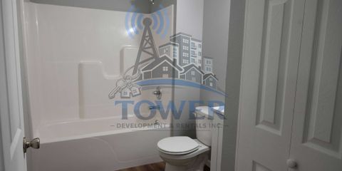 809-N-Main_Bathroom.jpg