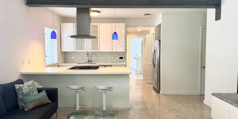 Miami Beach Apartment: 643 Jefferson Avenue