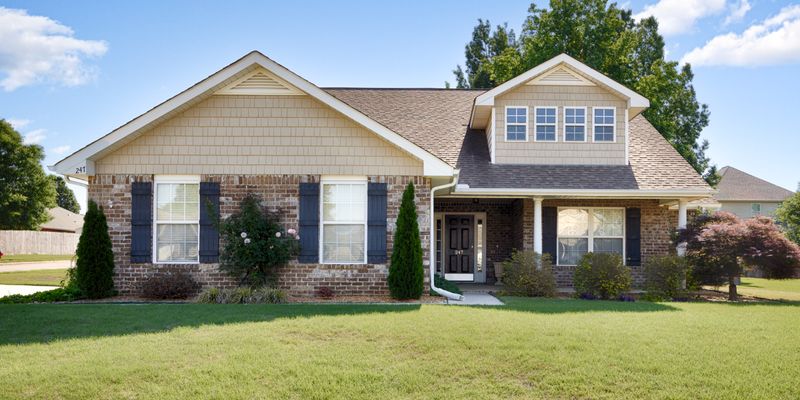 Madison House: 247 De Jan Rd