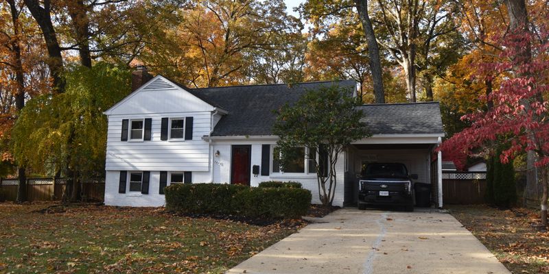 Falls Church House: 2622 Shelby Ln