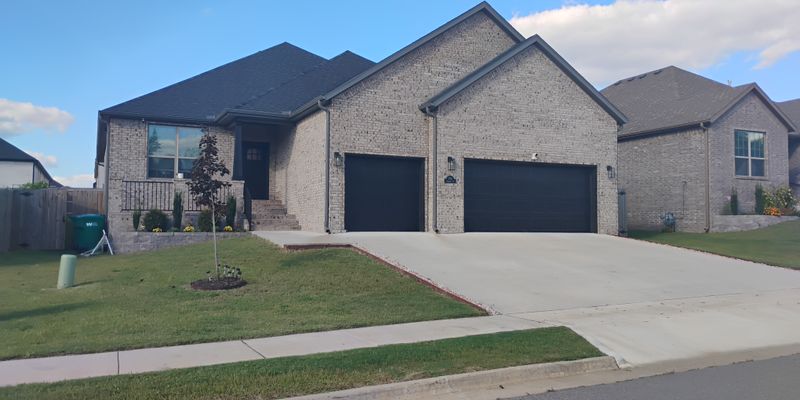 Bentonville House: 710 Harbison St
