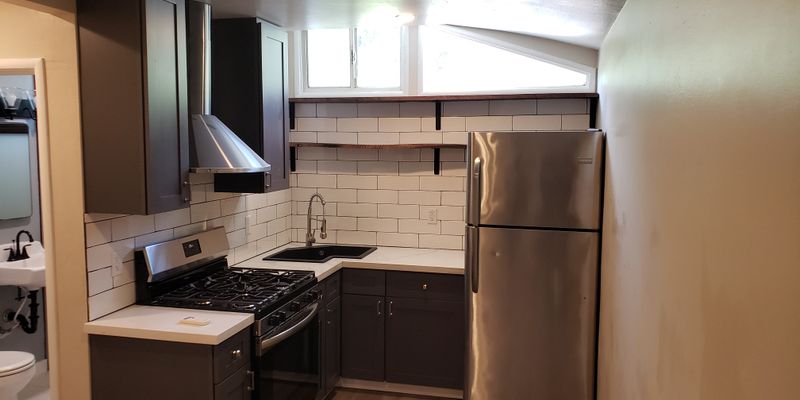Cloverdale Apartment: 225 N Cloverdale Blvd