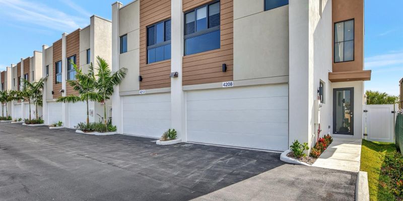 Oakland Park House: 4208 NE 7th Terrace