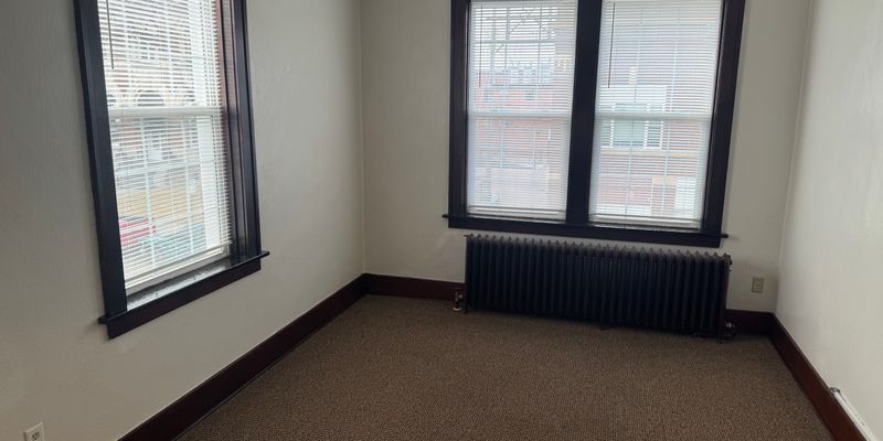 Mitchell Apartment: 400 N Main St