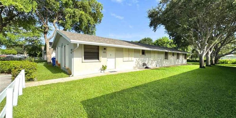 Hollywood House: 5637 Taft St