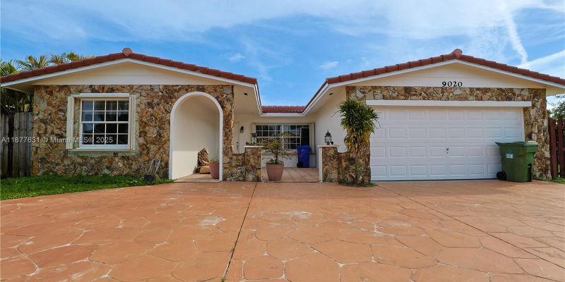 Pembroke Pines House: 9020 NW 21st Ct