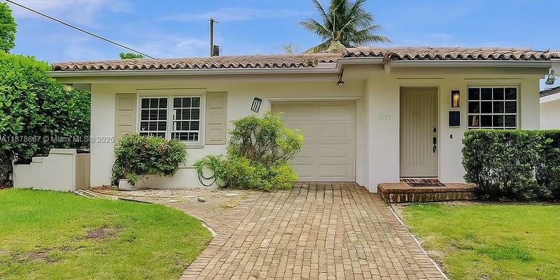 Coral Gables House: 1402 Urbino Ave #1402