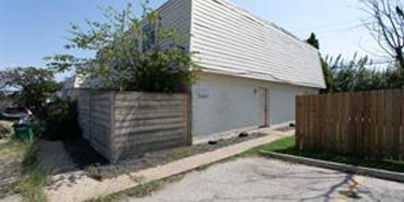 Austin House: 2215 Mission Hill Dr