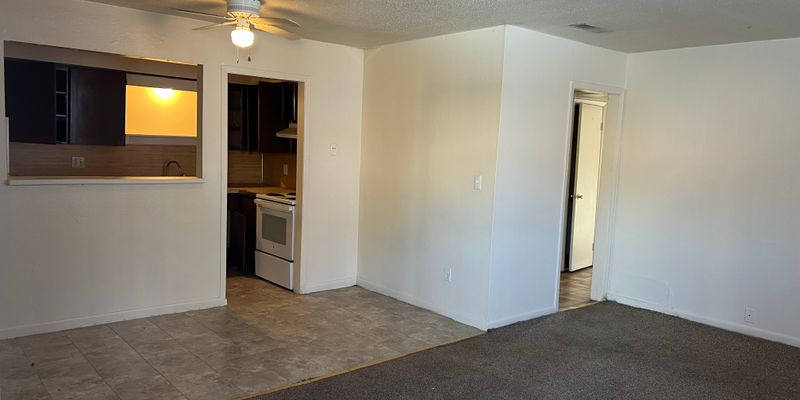 Tulsa Apartment: 1140 E 61st St