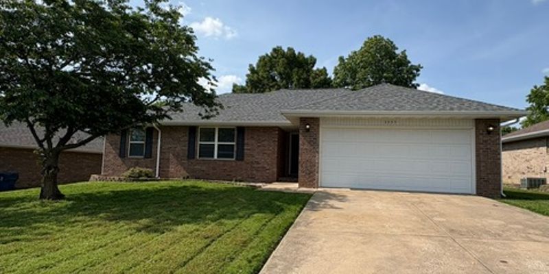 Battlefield House: 3955 W Eaglecrest St