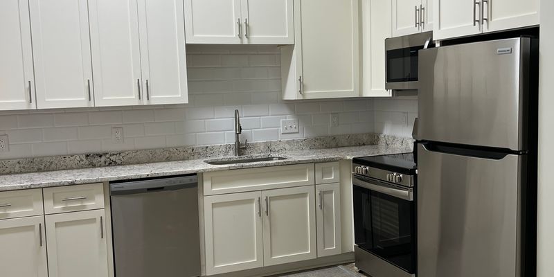 Pulaski Apartment: 500 Pico Terrace