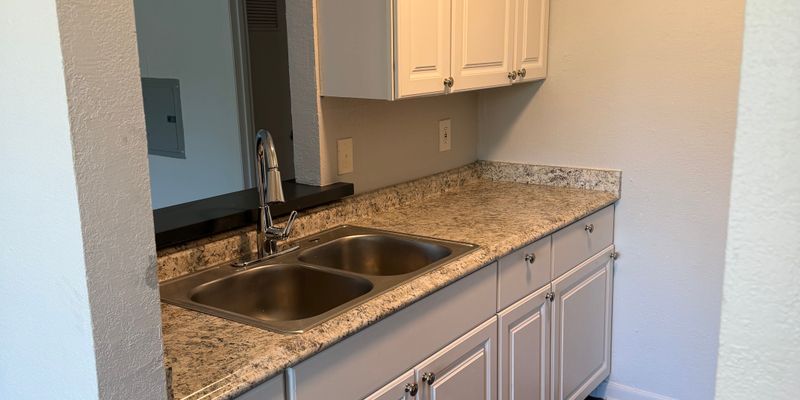 Longview Apartment: 1200 Fourth St