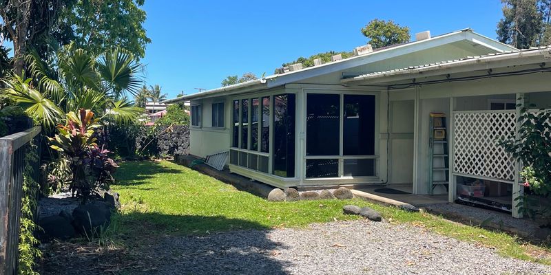 Hilo House: 655A Hinano St