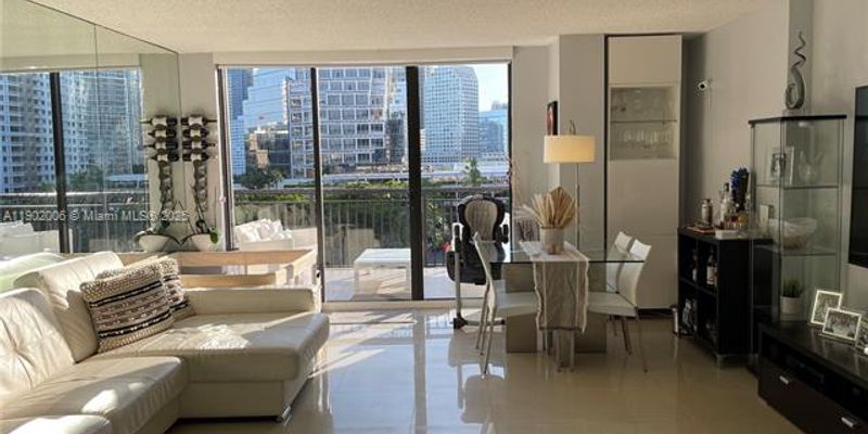 Miami House: 540 Brickell Key Dr