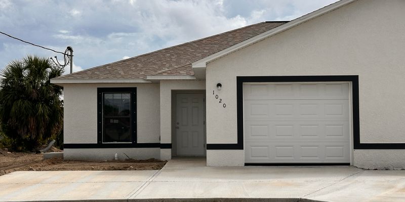 Cape Coral House: 1020 NE 15th Ln