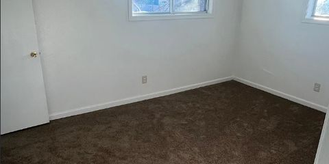 864 W 34th St Apt 4 Livignroom 2.png