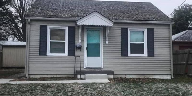 Jeffersonville House: 327 Division St