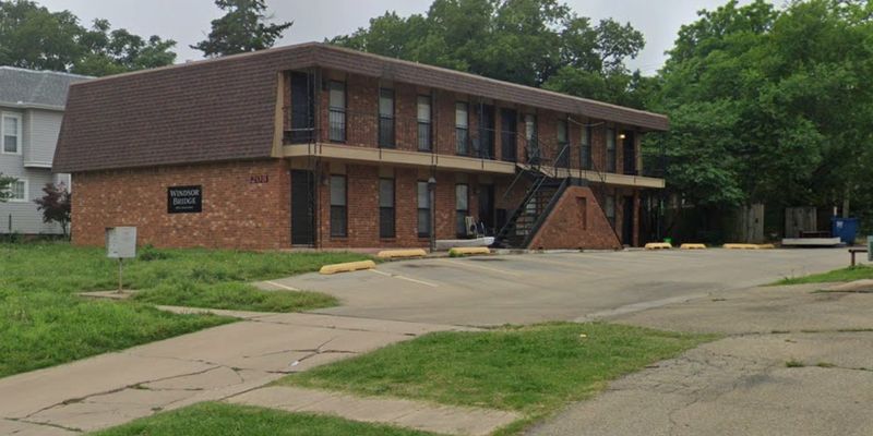 Stillwater Apartment: 208 S Duncan St