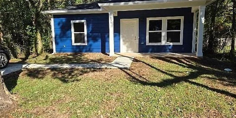 Prichard House: 155 E Azan St