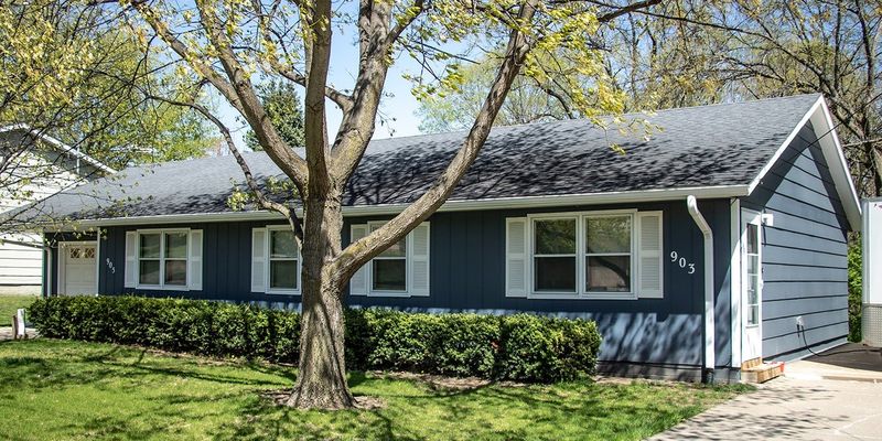 Knoxville House: 905 N Roche St