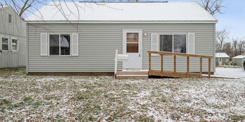 Cedar Rapids House: 3740 Kencrest Dr NE