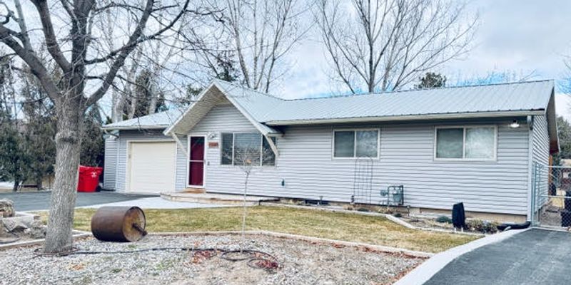 Iona House: 5289 Free Ave