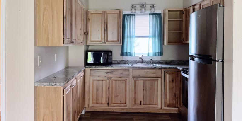 Thomaston Apartment: 26 Brooklyn Heights Rd