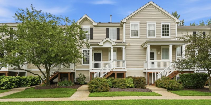 DeKalb House: 1464 Cambria Dr