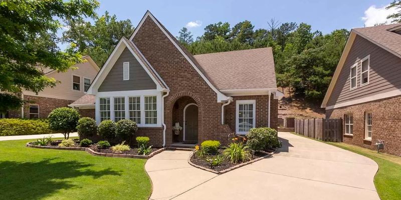 Birmingham House: 4640 Amberley Dr